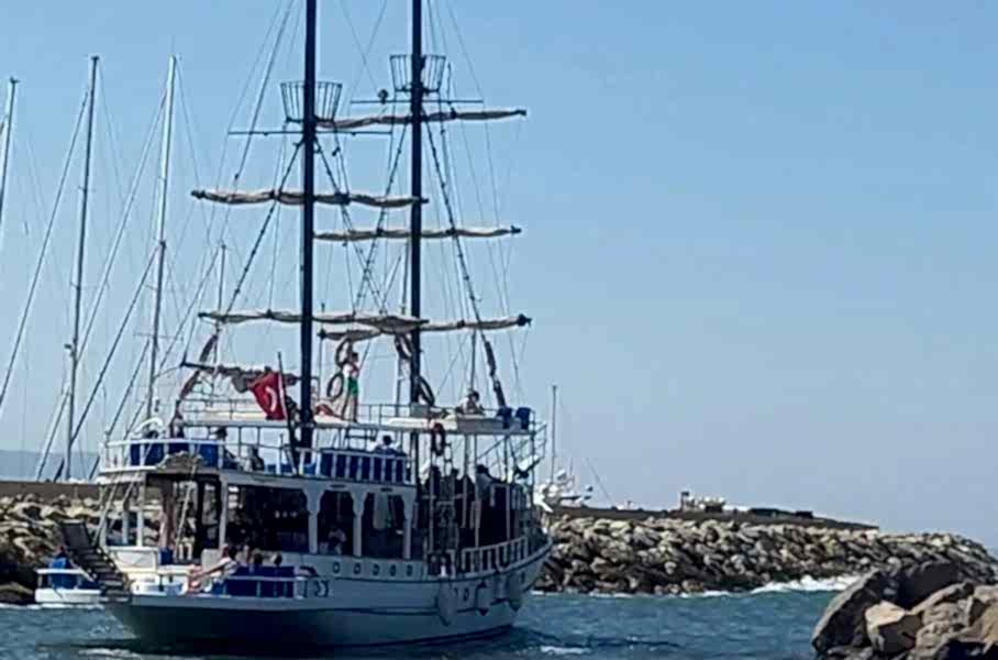 Amiral Turgutreis Gezi Teknesi