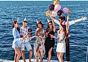 Teknede Doğum Günü Partisi